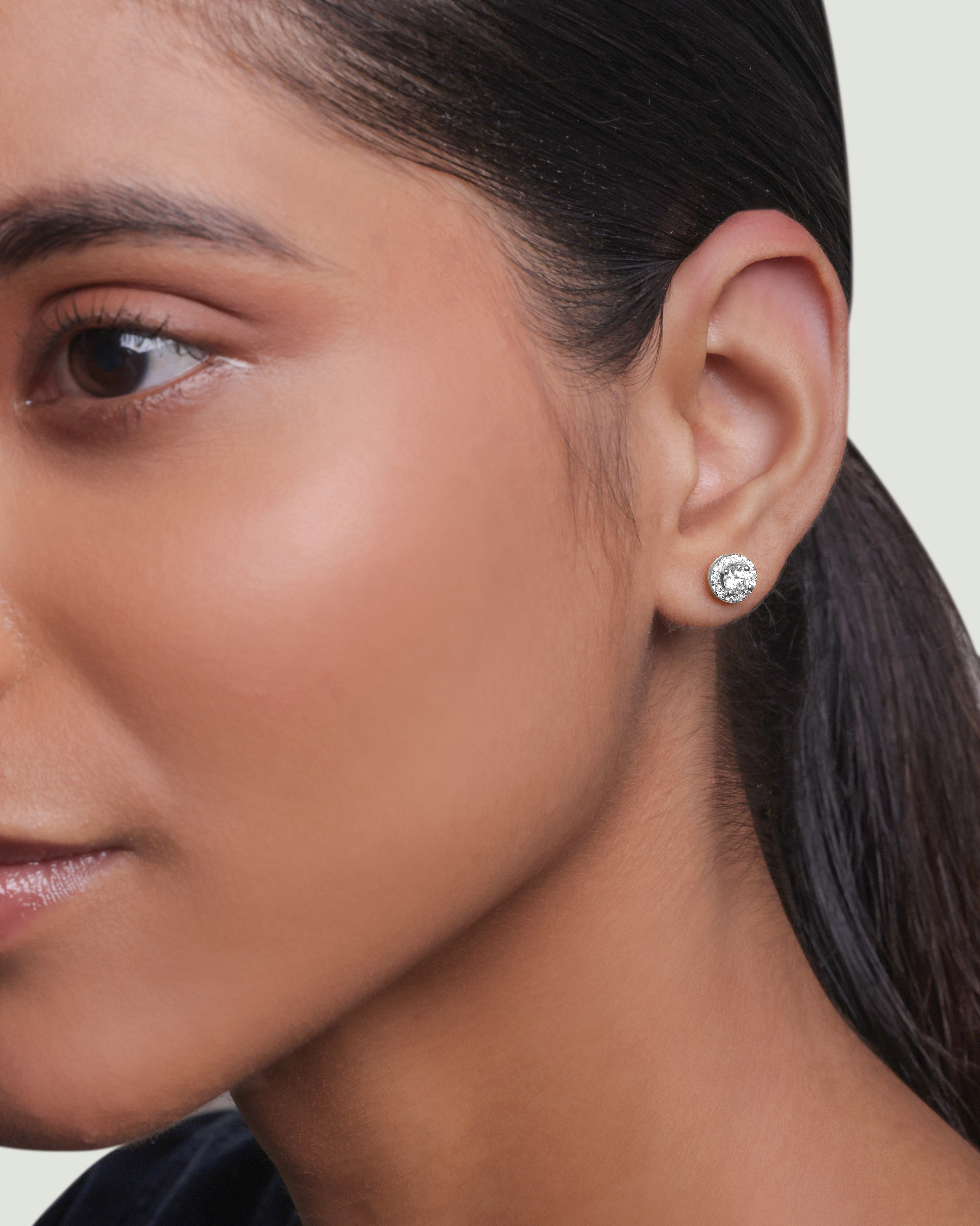 Round Solitaire With Cubic Zirconia Lining Minimal Stud Earrings