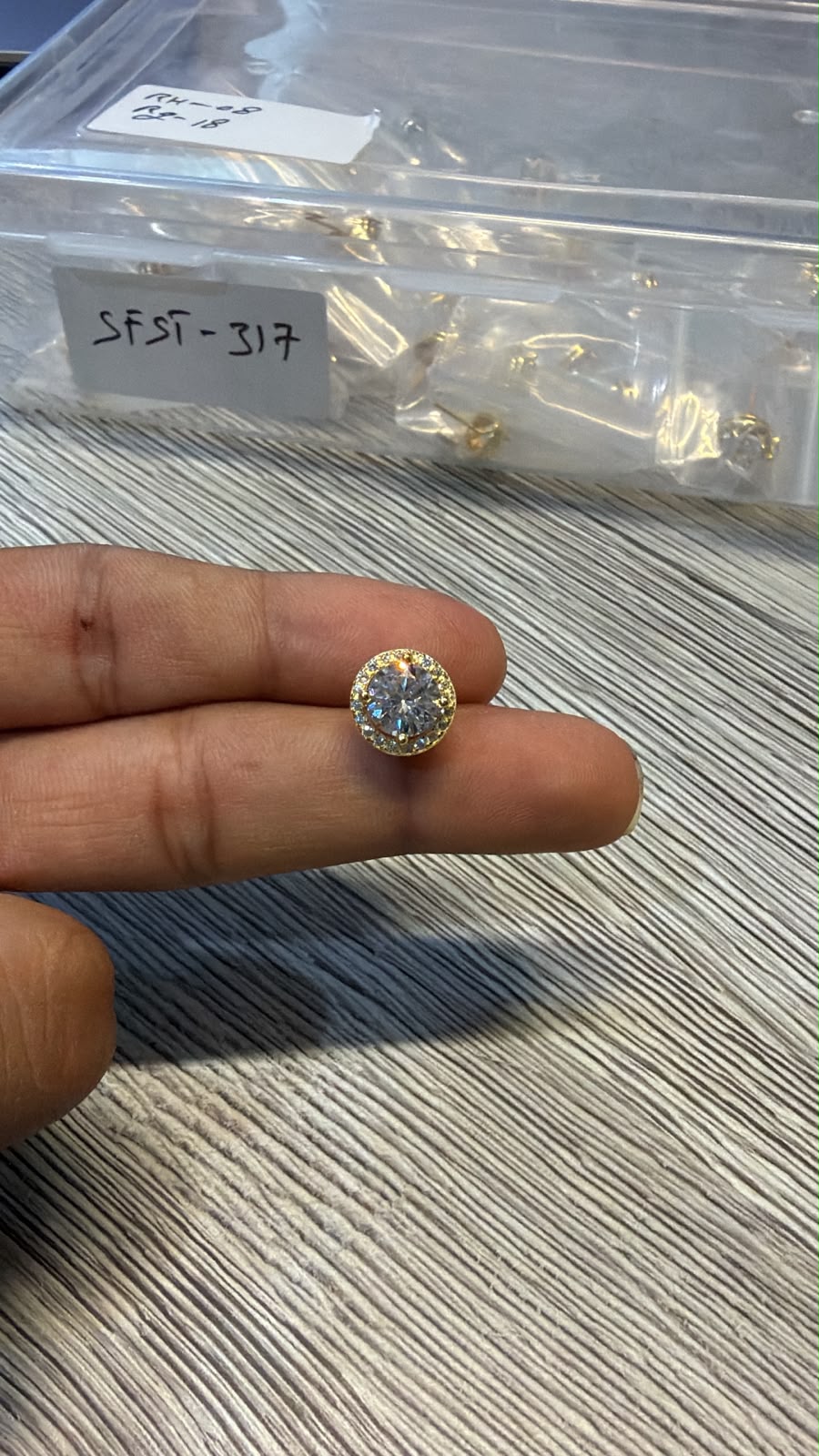 Stud 317 RG
